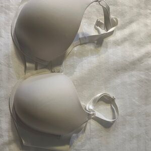 2 bras:
Warner's Classic white Bra and a Auden lace molded bra, both 36C